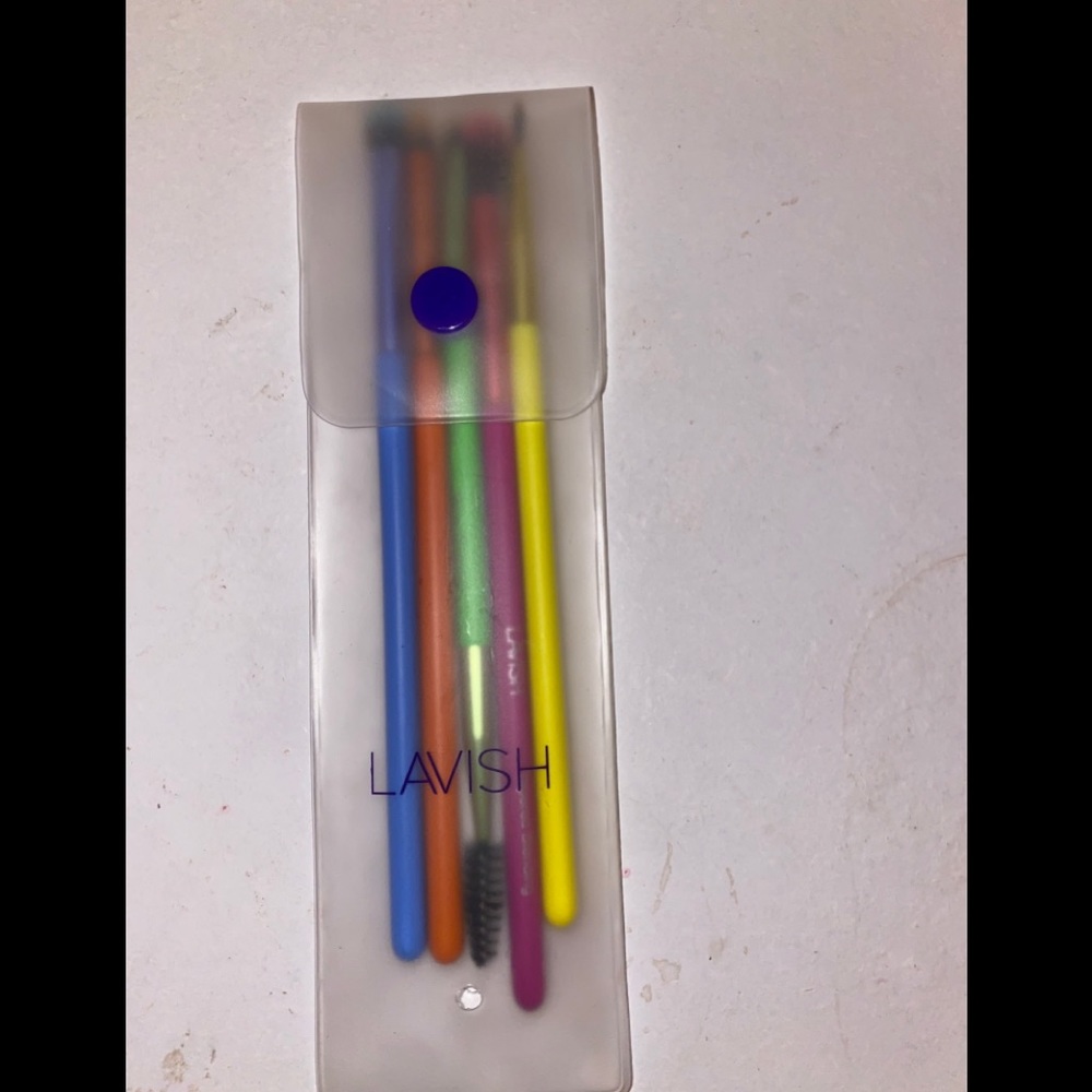 Lavish brush set